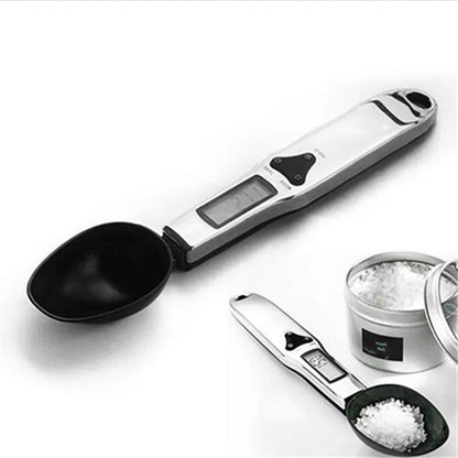 Digital kitchen scale with measuring spoon