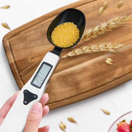 Digital kitchen scale with measuring spoon