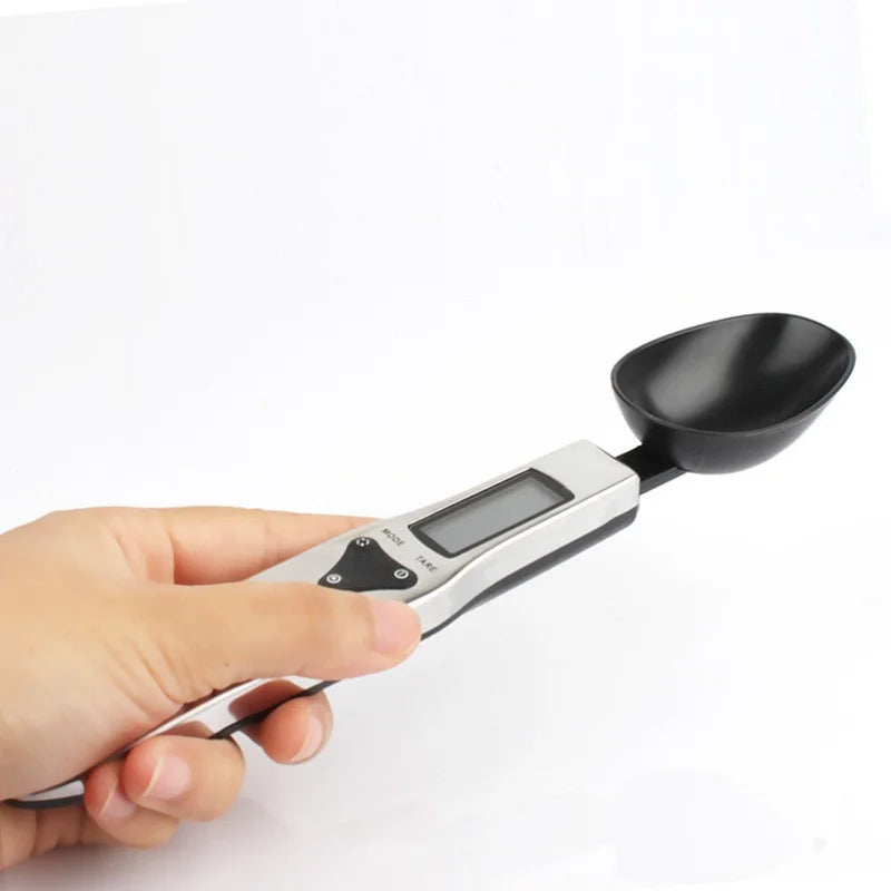 Digital kitchen scale with measuring spoon